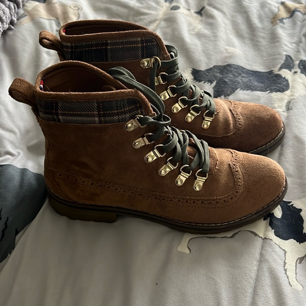 Adorable Tommy boots!
